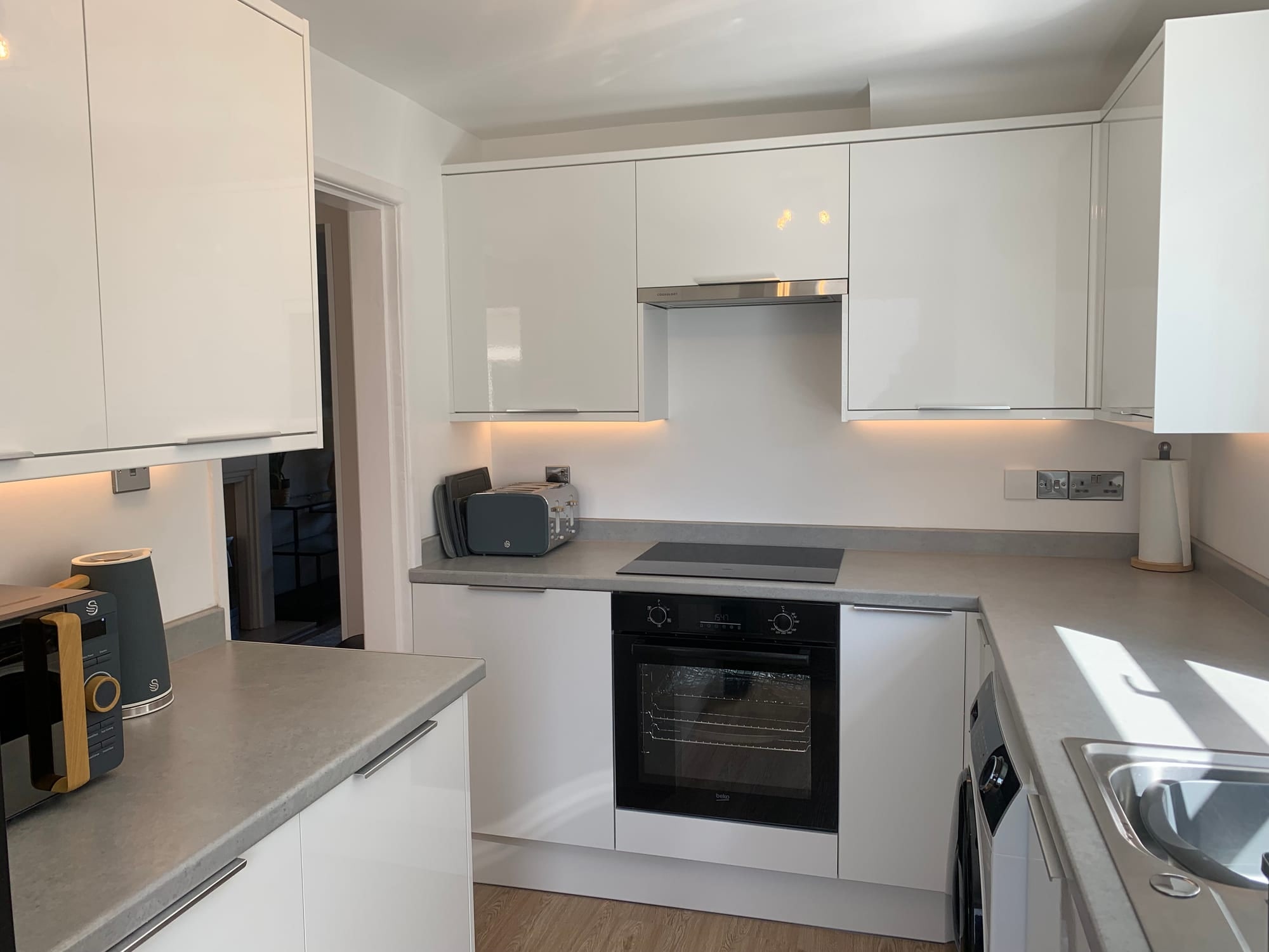 Kingfisher Nest kitchen with oven