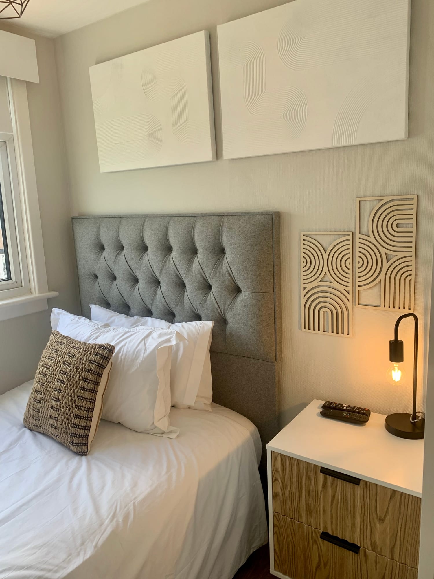 Kingfisher Nest bedroom with grey headboard